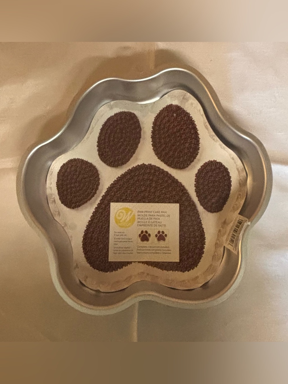 Wilton Silver Paw Print Cake Pan Item #2105-0252 BRAND NEW